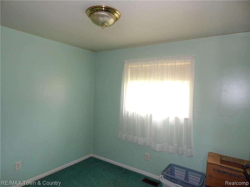 7278 Nichols Road Flushing, MI 48433 - Photo 17 of 26 Gallery Image 17