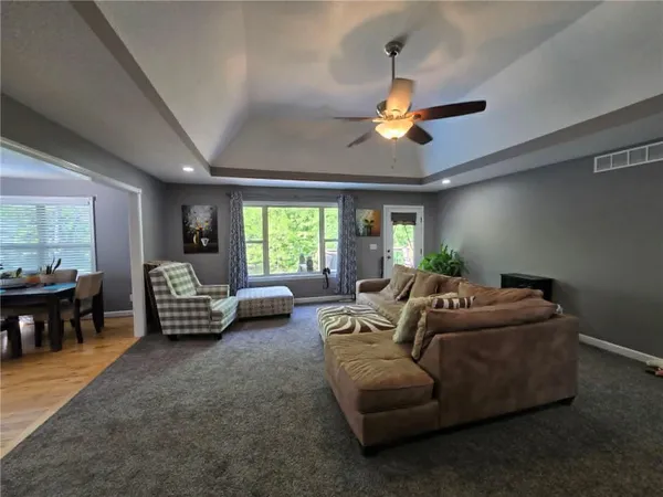 $475,000 | 241 Northwest 66th Road, Clinton, MO 64735