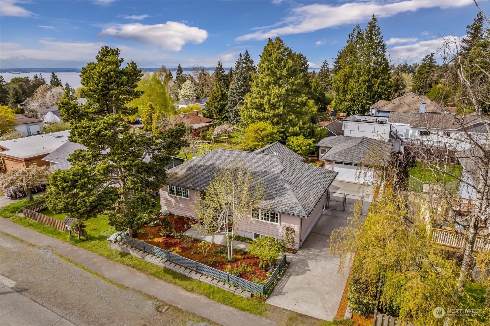 3912 Southwest 100th Street Seattle, WA 98136 - Photo 31 of 33 Gallery Image 31