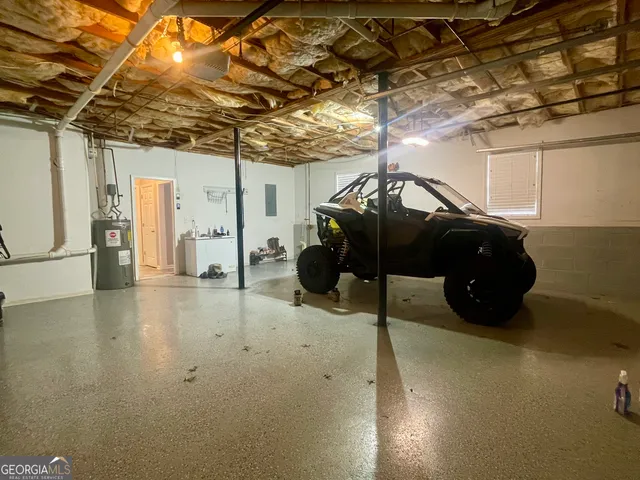 a view of house with backyard and porch