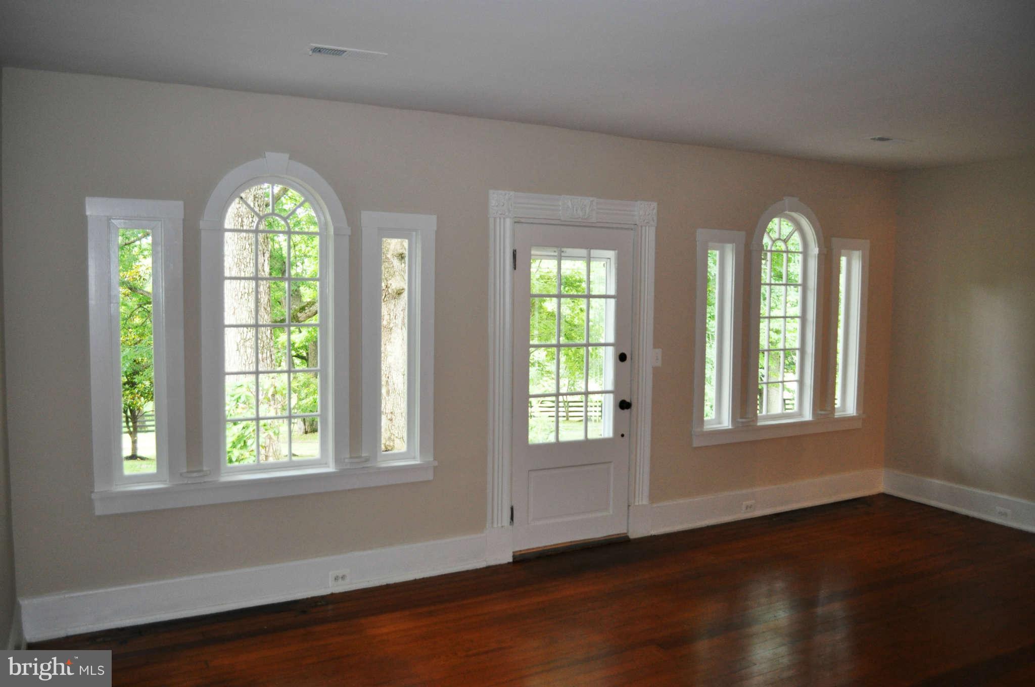 22927 Foxcroft Road Middleburg, VA 20117 - Photo 11 of 30 Living Room