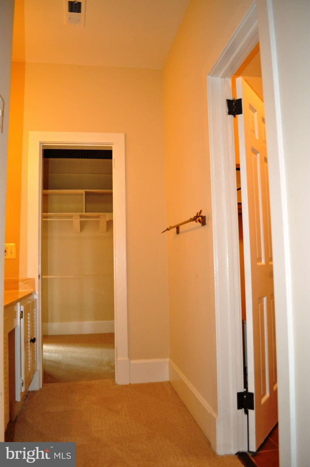 22927 Foxcroft Road Middleburg, VA 20117 - Photo 15 of 30 Bath (Master)