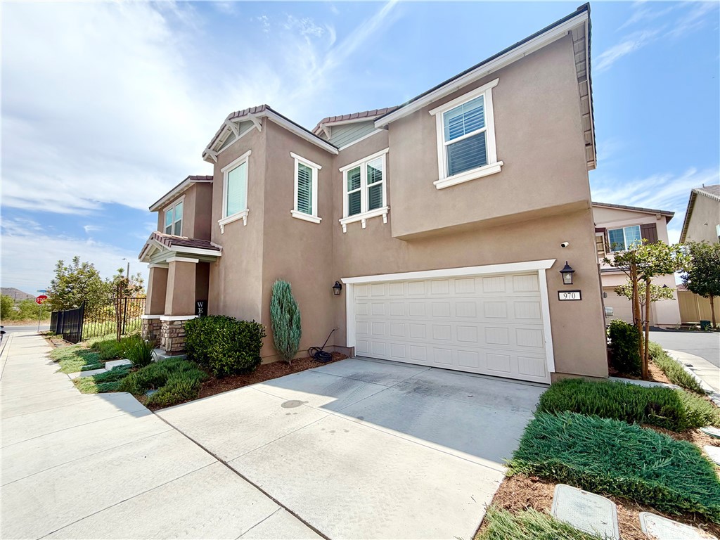 970 Helena Ridge Lake Elsinore, CA 92530 - Photo 2 of 37 Gallery Image 2