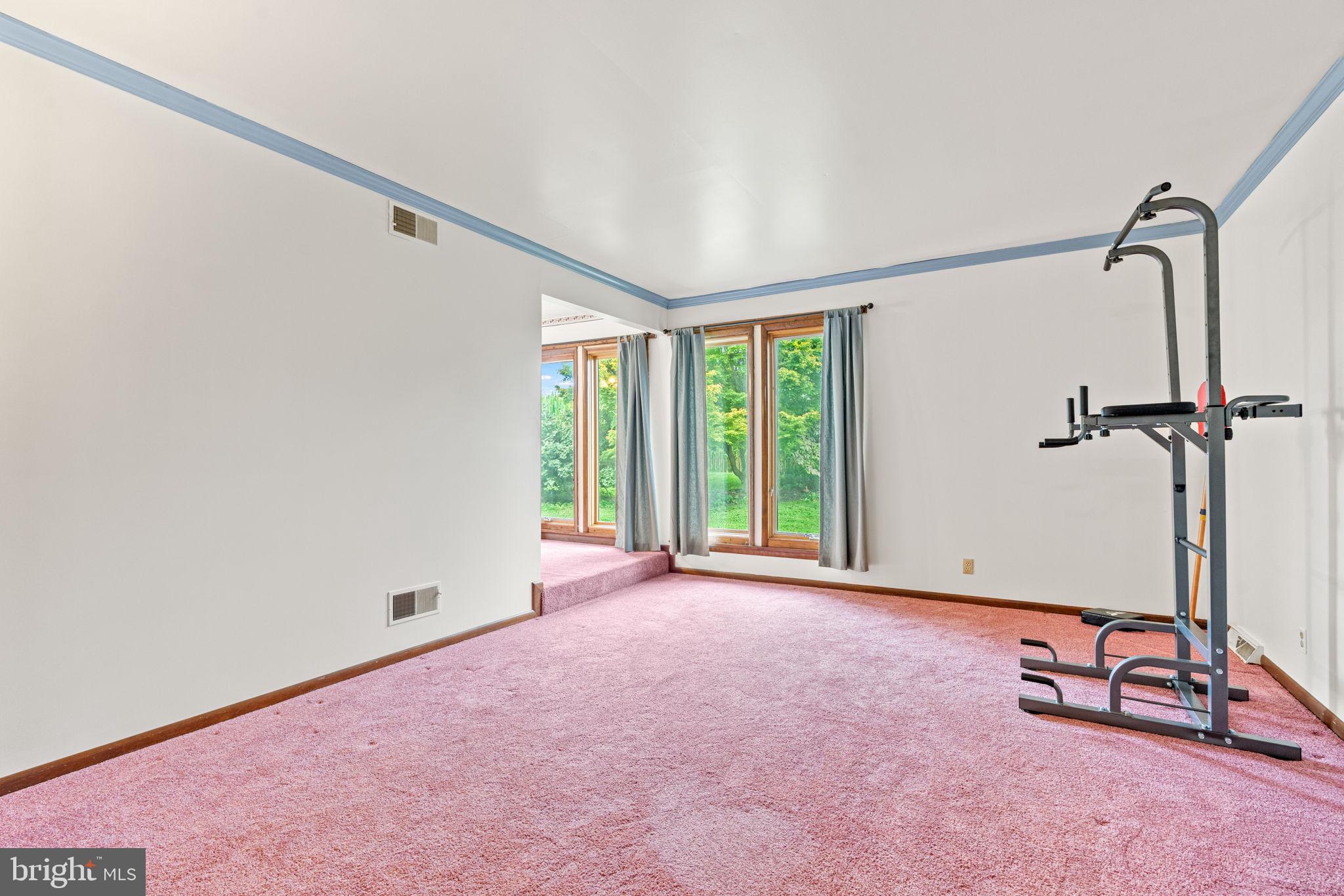 170 Sunset Road Oxford, PA 19363 - Photo 16 of 70 an empty room with windows