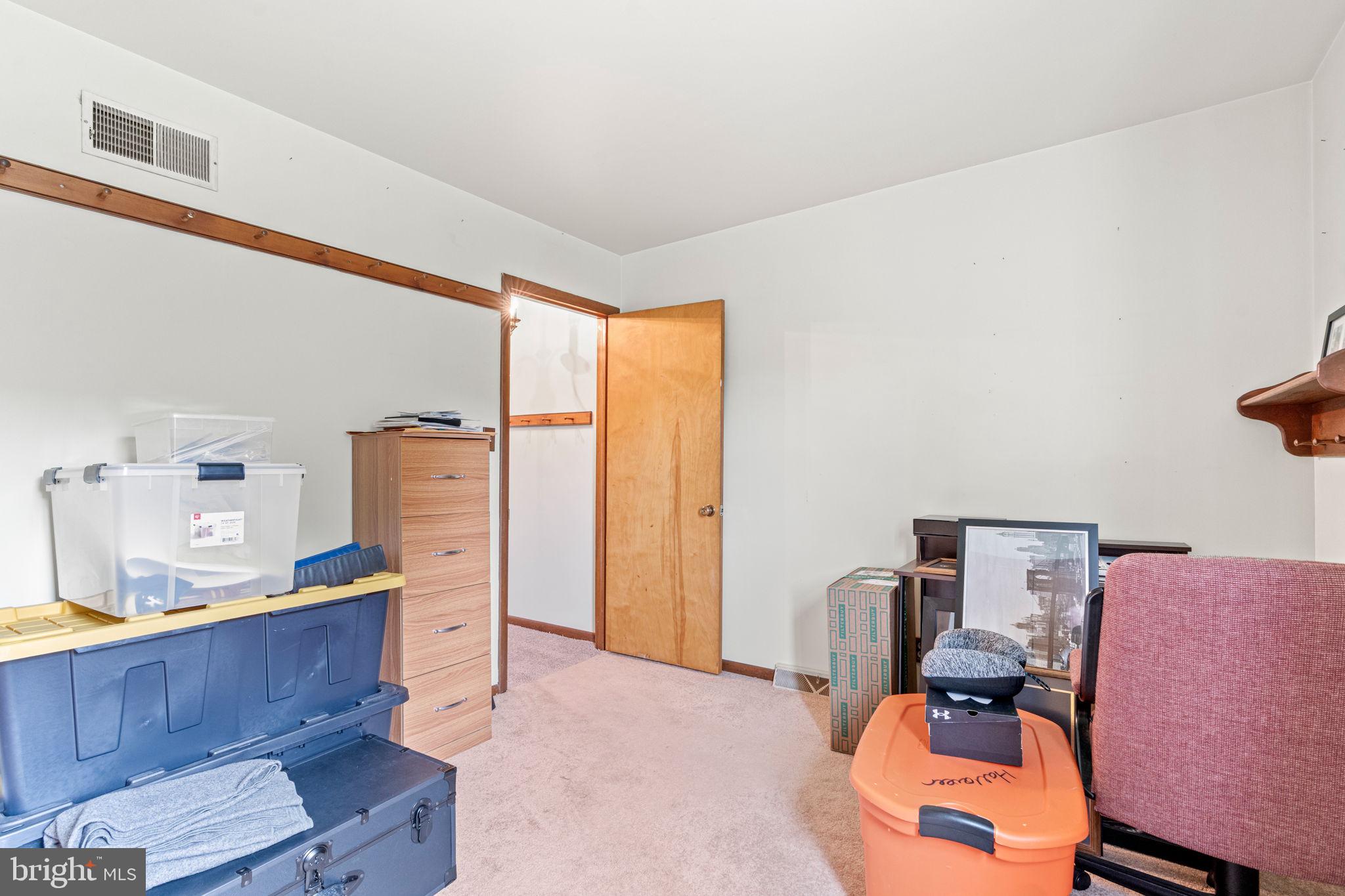170 Sunset Road Oxford, PA 19363 - Photo 21 of 70 a living room with furniture and a window