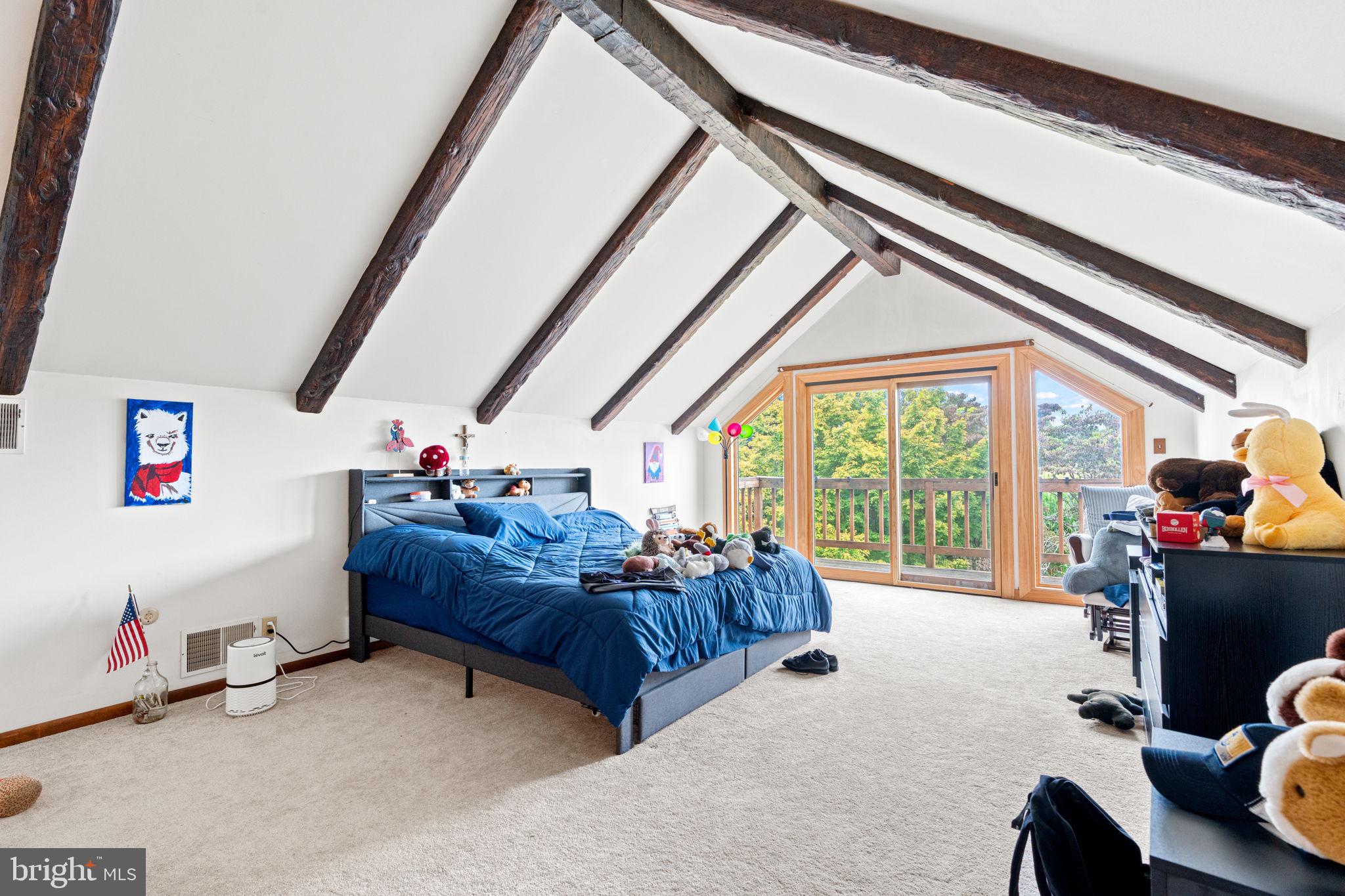 170 Sunset Road Oxford, PA 19363 - Photo 30 of 70 a living room with furniture and a large window