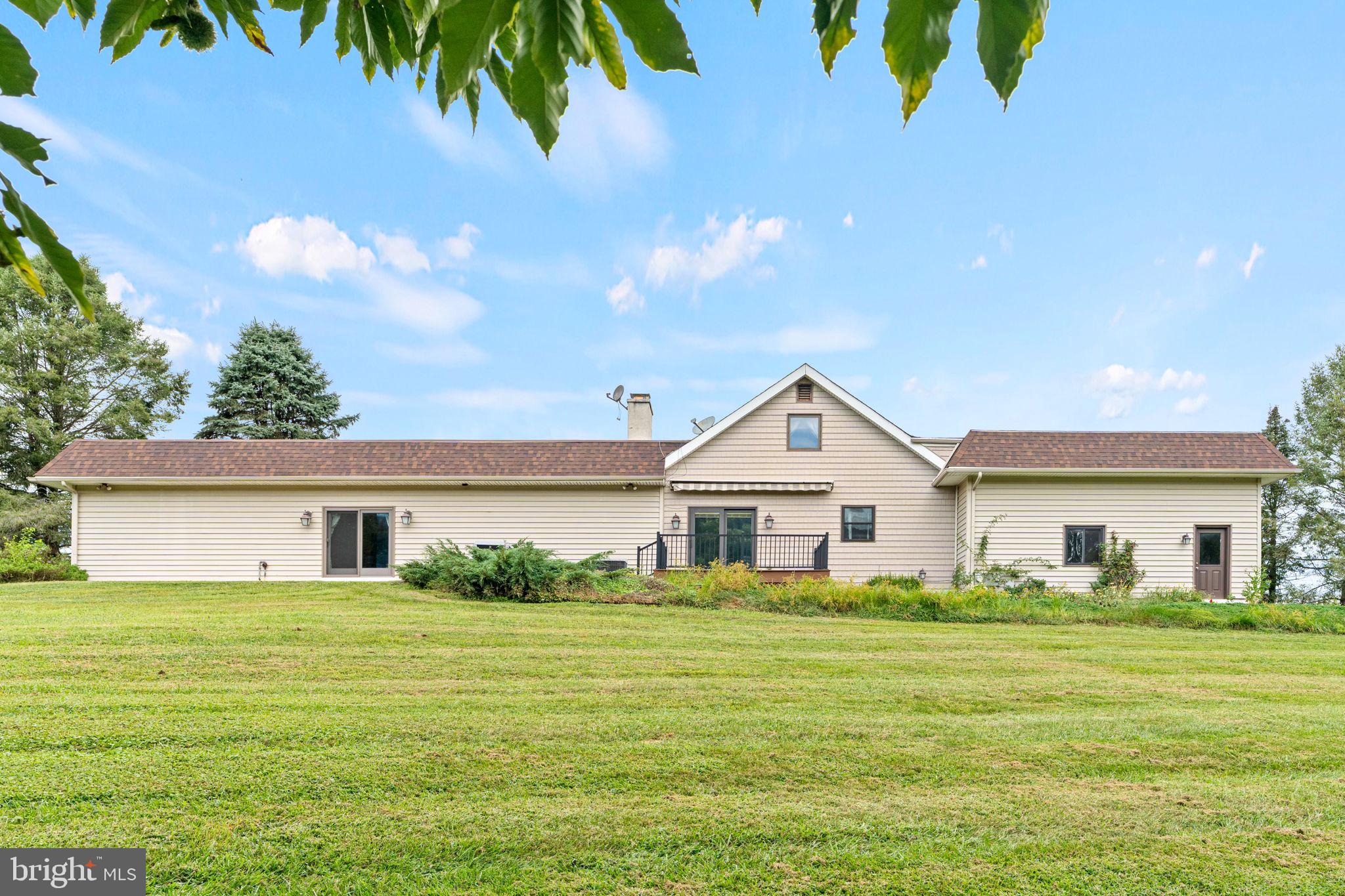 170 Sunset Road Oxford, PA 19363 - Photo 3 of 70 a front view of a house with a garden