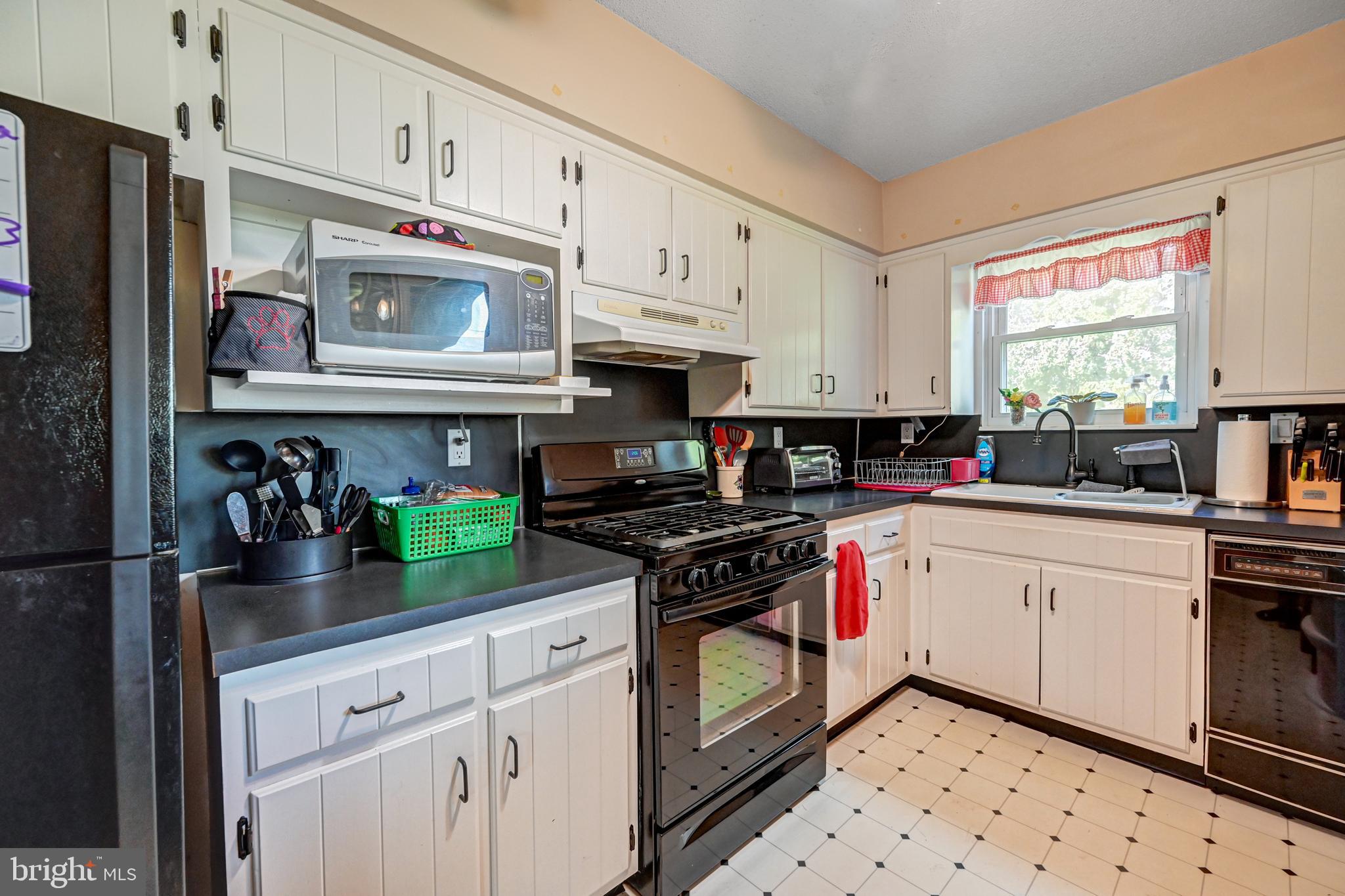 2145 Esbenshade Road York, PA 17408 - Photo 13 of 33