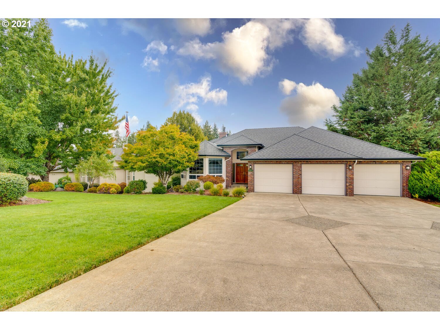 2170 South 26th Avenue Ridgefield, WA 98642 - Photo 1 of 32 a front view of a house with a yard and garage