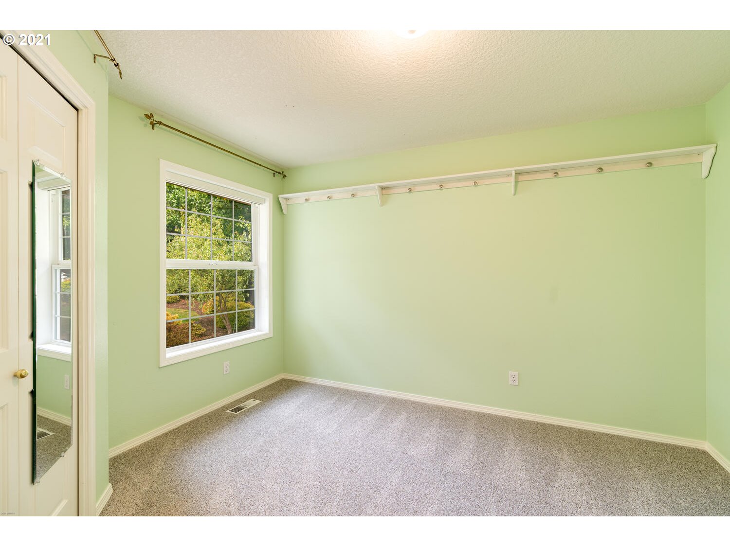 2170 South 26th Avenue Ridgefield, WA 98642 - Photo 18 of 32 a view of an empty room with a window