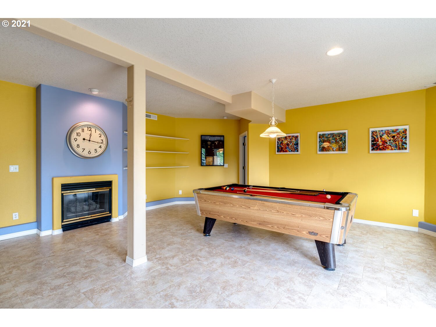 2170 South 26th Avenue Ridgefield, WA 98642 - Photo 21 of 32 a building with pool table and couch