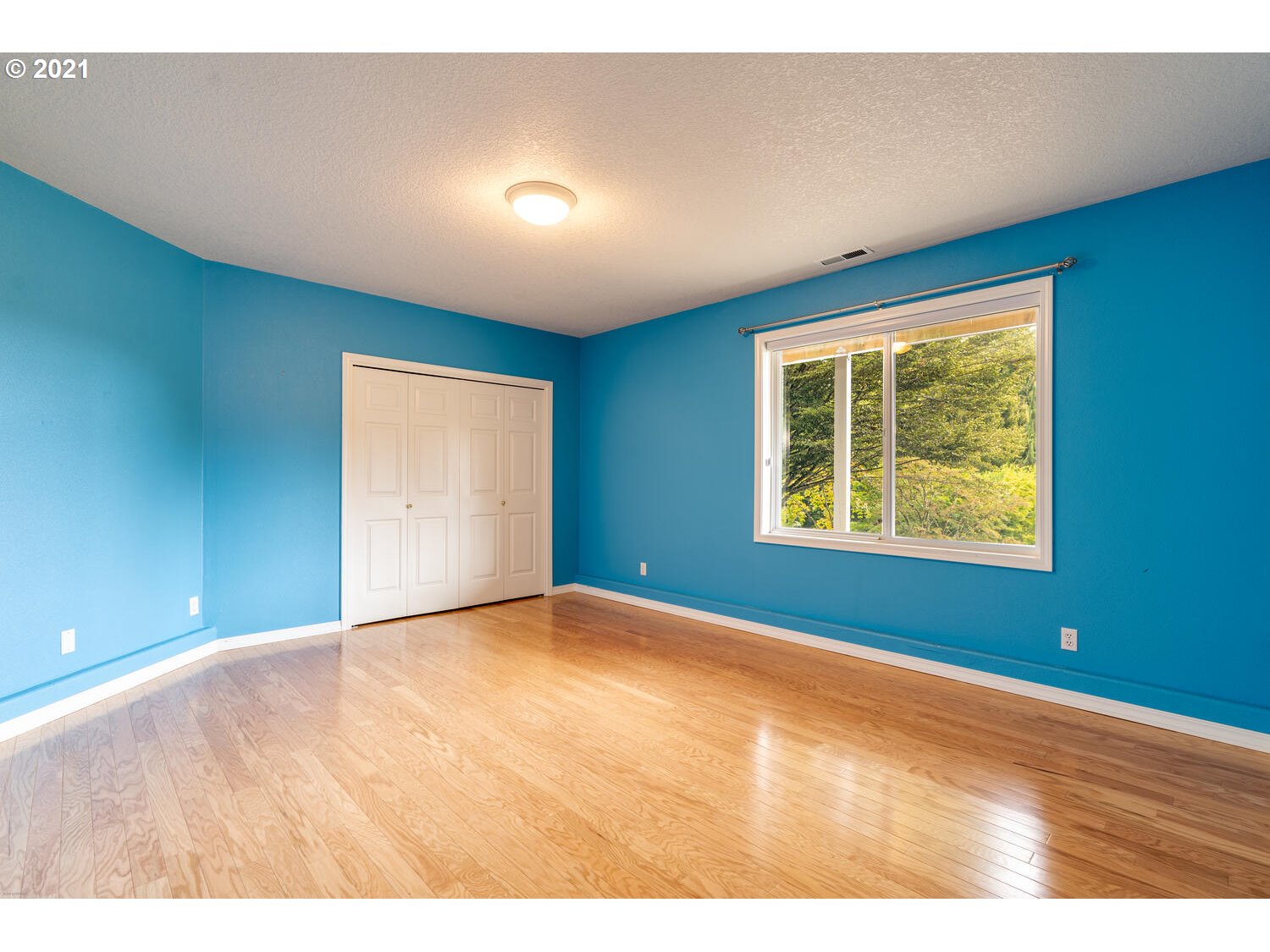 2170 South 26th Avenue Ridgefield, WA 98642 - Photo 25 of 32 a view of an empty room with window