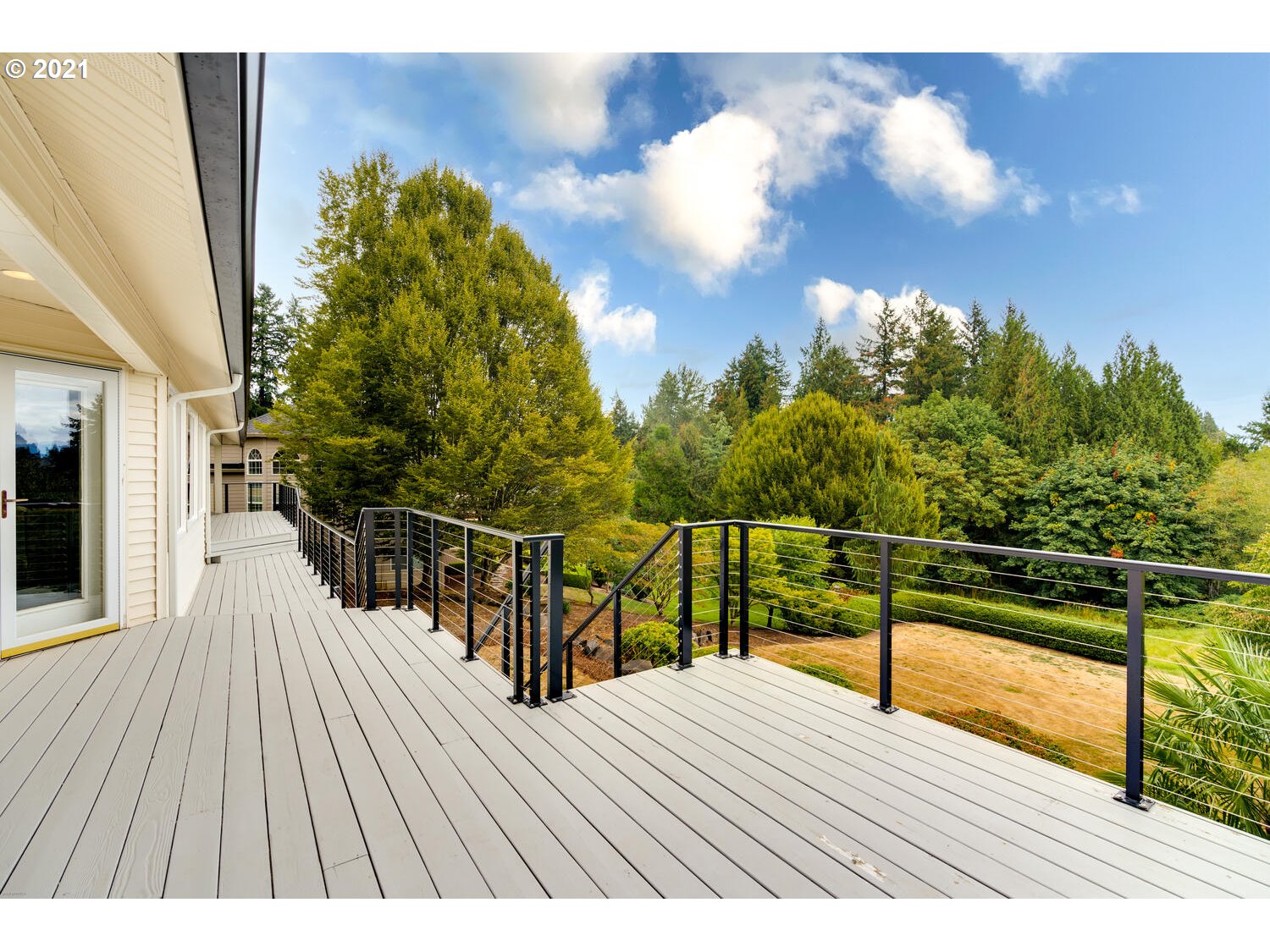2170 South 26th Avenue Ridgefield, WA 98642 - Photo 28 of 32 a view of balcony with staircase