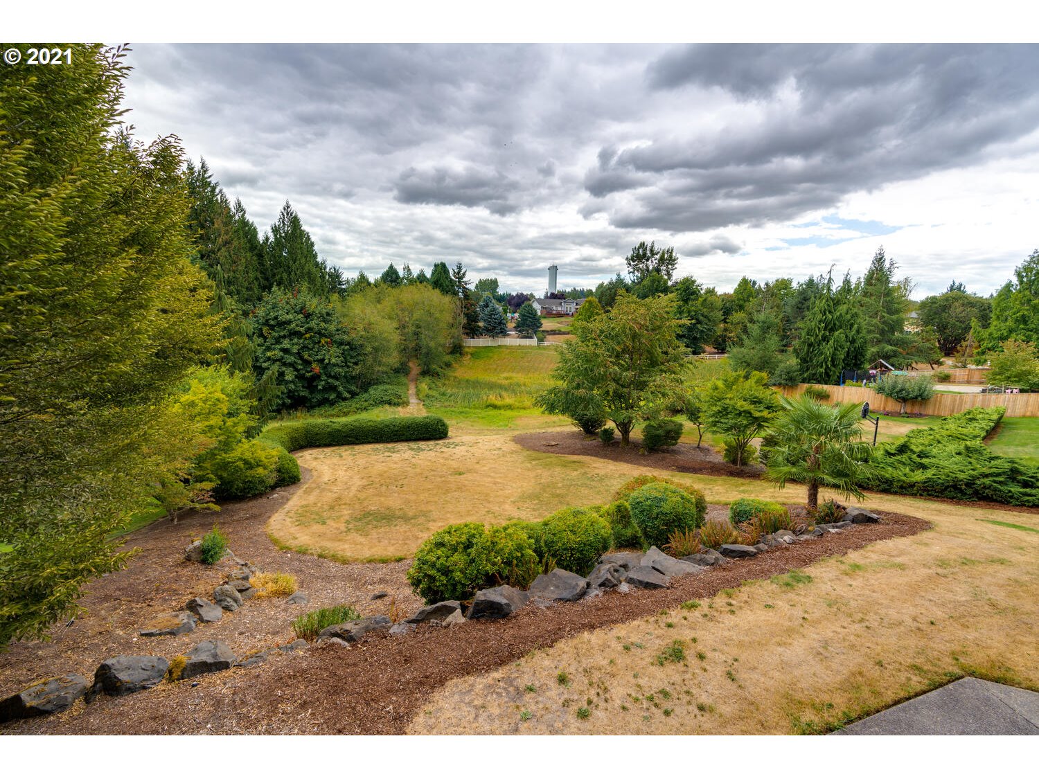 2170 South 26th Avenue Ridgefield, WA 98642 - Photo 30 of 32 a view of a pathway both side of yard