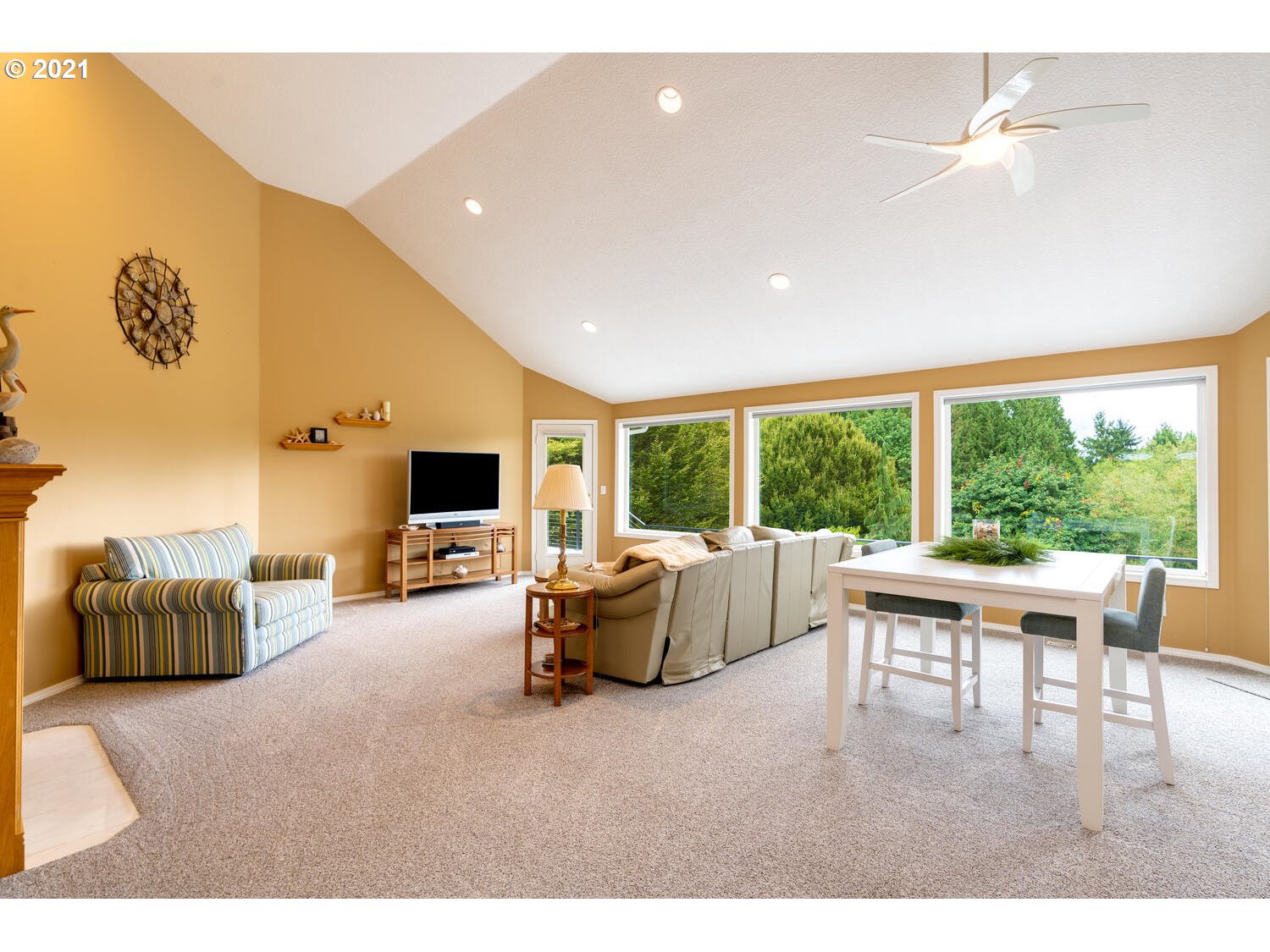 2170 South 26th Avenue Ridgefield, WA 98642 - Photo 6 of 32 a living room with furniture and flat screen tv