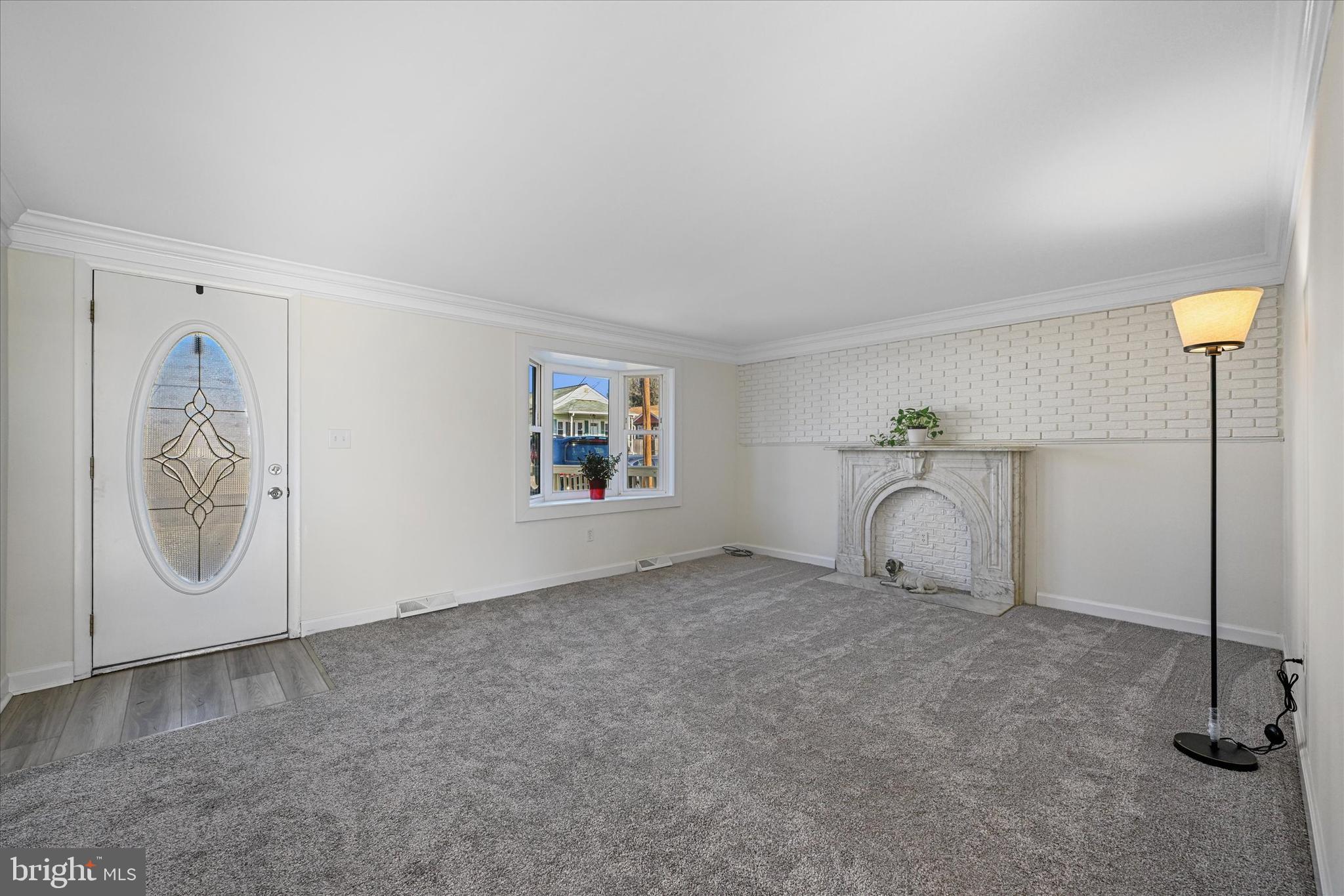 519 Holy Cross Road Brooklyn, MD 21225 - Photo 6 of 32 Living room
