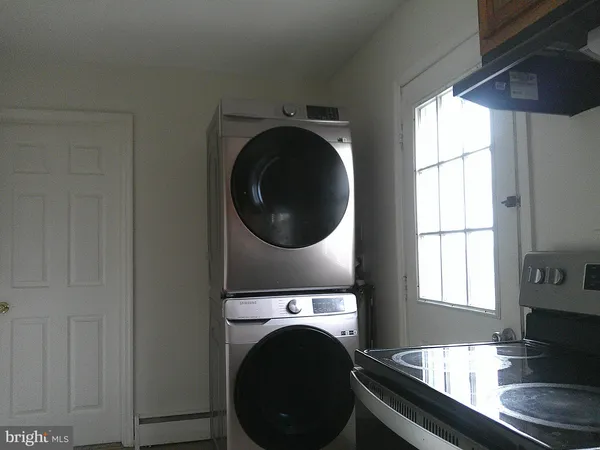 a view of a bedroom with washer and dryer