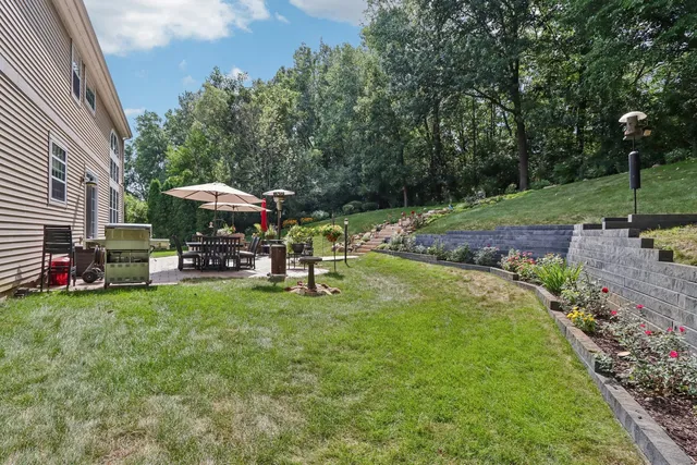 a view of a park with furniture