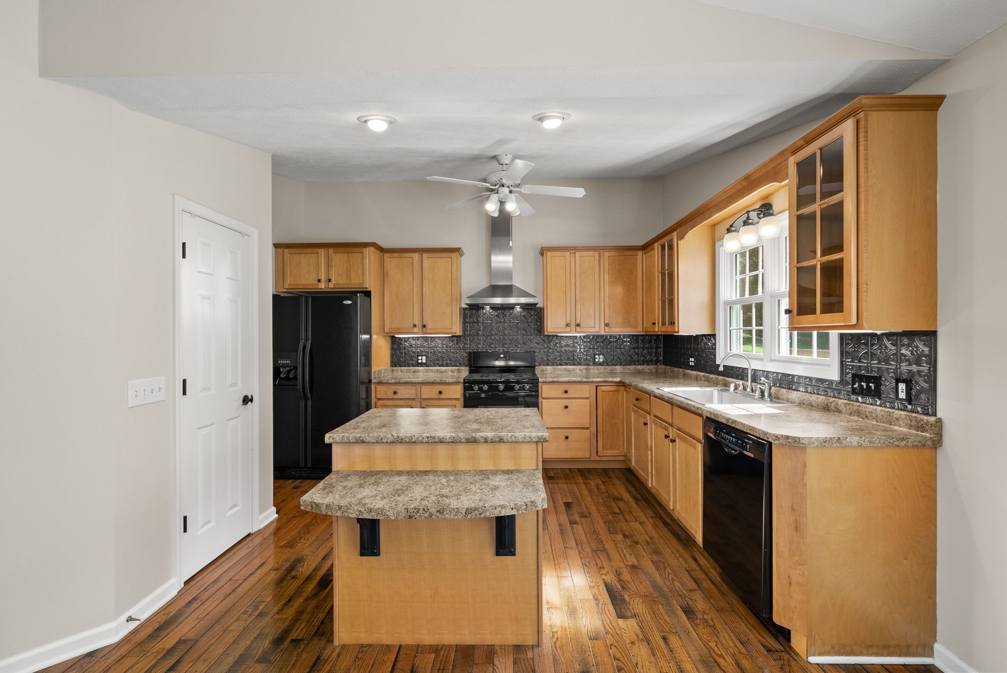 202 Partridge Point Cadiz, KY 42211 - Photo 15 of 100