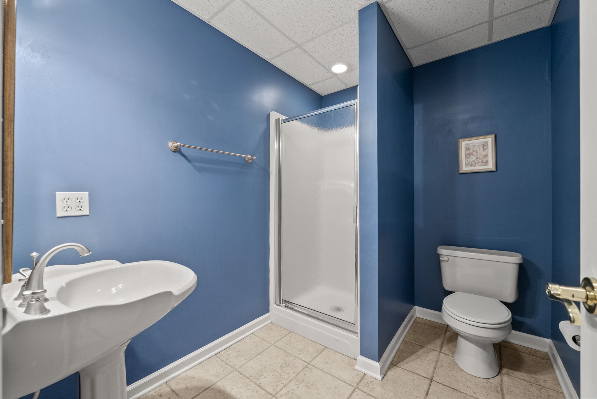 202 Partridge Point Cadiz, KY 42211 - Photo 42 of 100 a bathroom with a toilet a sink and mirror