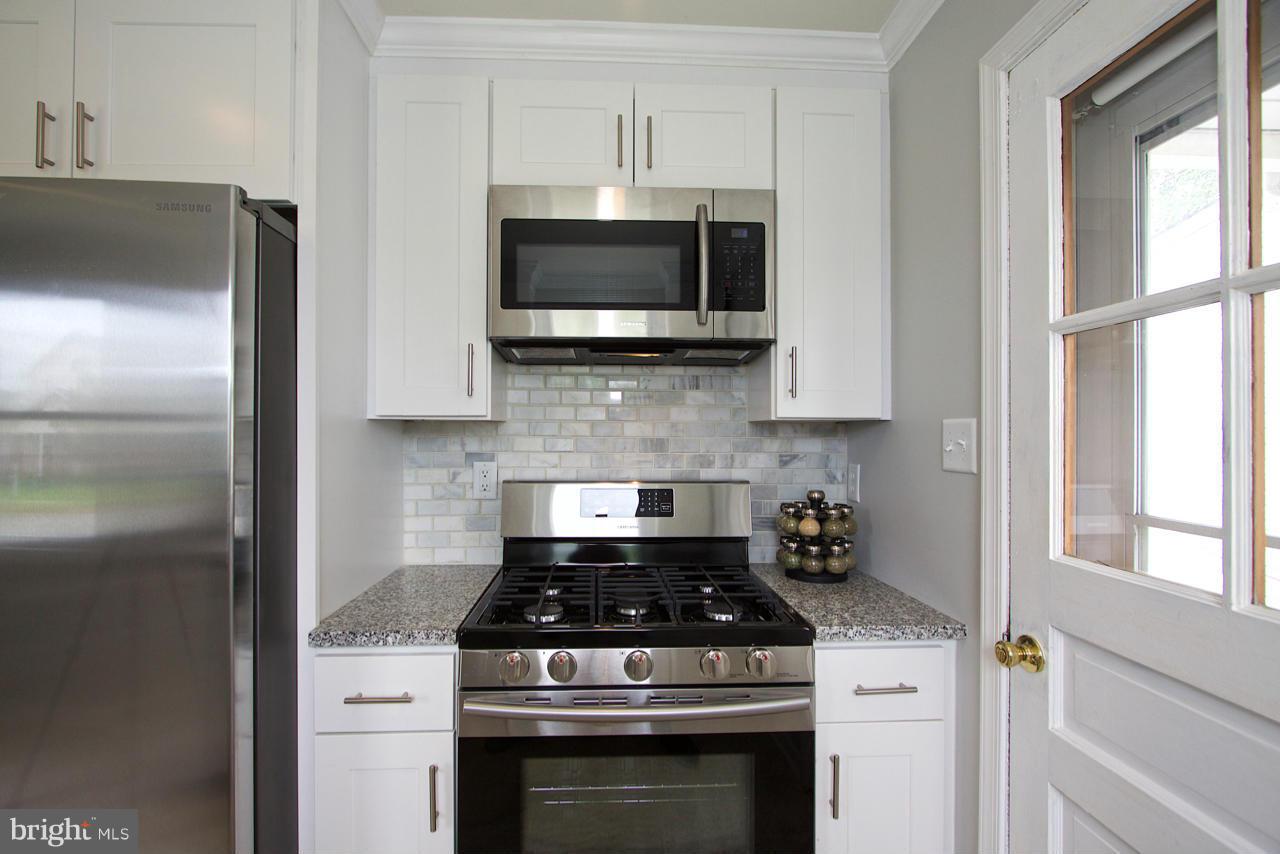 8204 Watersedge Road Baltimore, MD 21222 - Photo 13 of 26 Kitchen