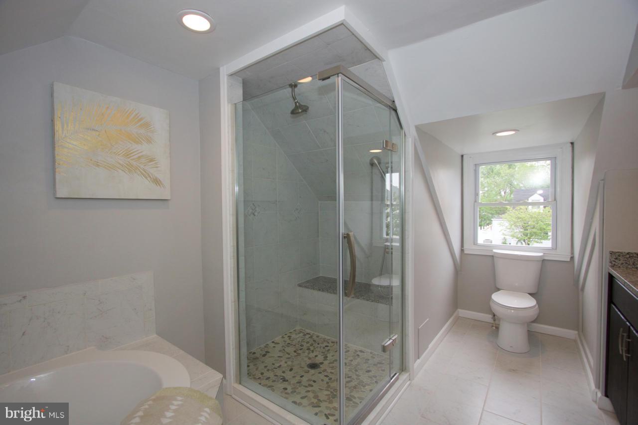 8204 Watersedge Road Baltimore, MD 21222 - Photo 18 of 26 Bath (Master)
