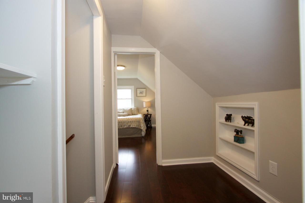 8204 Watersedge Road Baltimore, MD 21222 - Photo 20 of 26 Sitting Area
