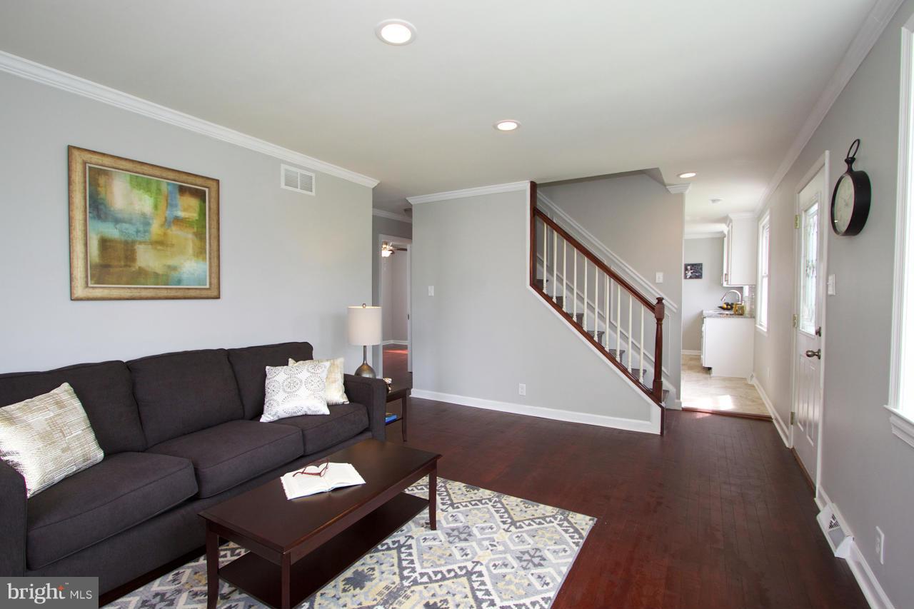 8204 Watersedge Road Baltimore, MD 21222 - Photo 3 of 26 Living Room
