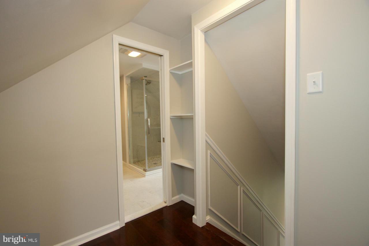 8204 Watersedge Road Baltimore, MD 21222 - Photo 22 of 26 Sitting Area