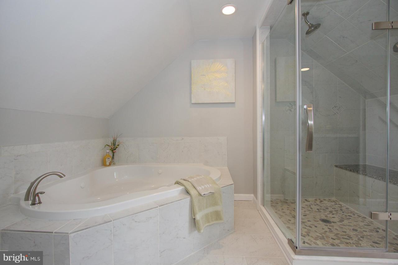 8204 Watersedge Road Baltimore, MD 21222 - Photo 5 of 26 Bath