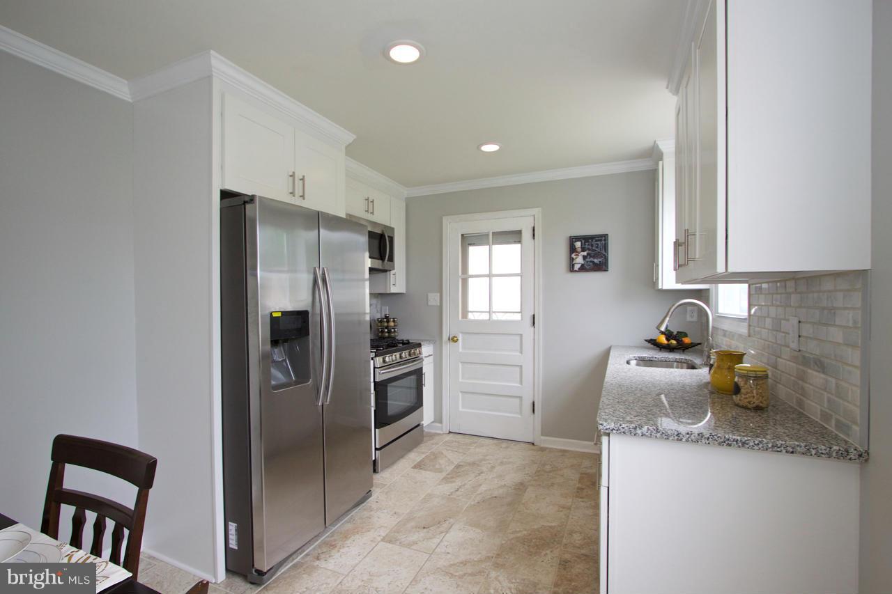 8204 Watersedge Road Baltimore, MD 21222 - Photo 10 of 26 Kitchen
