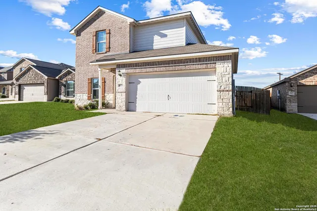 $1,900 | 6503 Thorpe Hollow, Converse, TX 78109