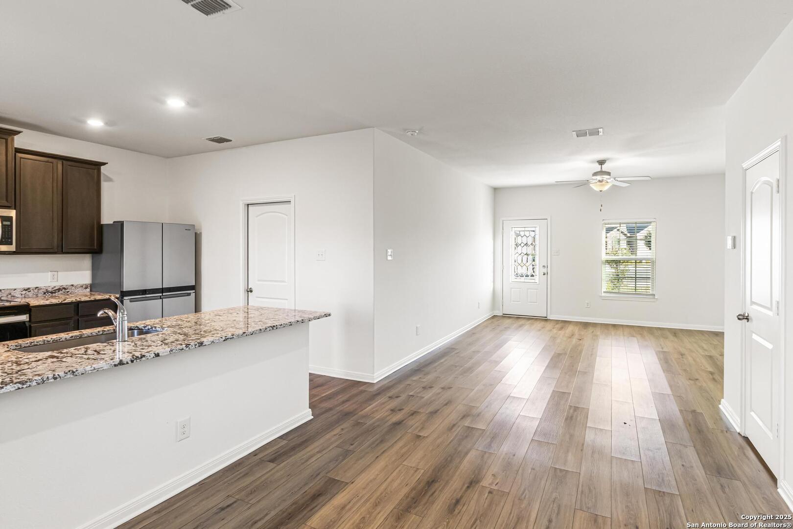 6503 Thorpe Hollow Converse, TX 78109 - Photo 11 of 36