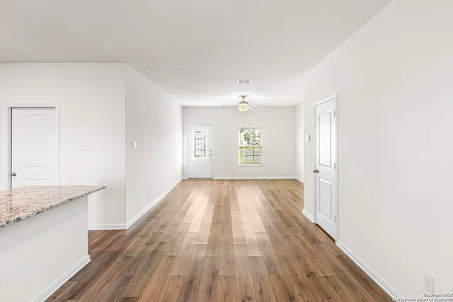 $1,900 | 6503 Thorpe Hollow, Converse, TX 78109