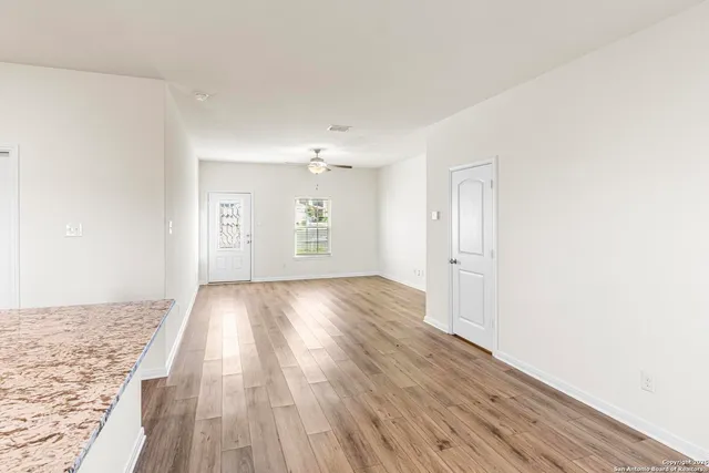 $1,900 | 6503 Thorpe Hollow, Converse, TX 78109