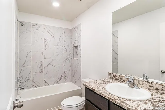 $1,900 | 6503 Thorpe Hollow, Converse, TX 78109