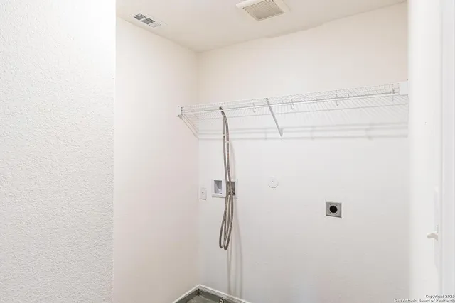 $1,900 | 6503 Thorpe Hollow, Converse, TX 78109