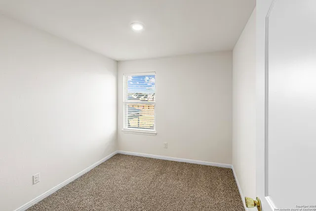 $1,900 | 6503 Thorpe Hollow, Converse, TX 78109