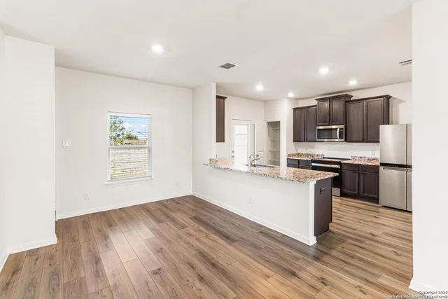 $1,900 | 6503 Thorpe Hollow, Converse, TX 78109