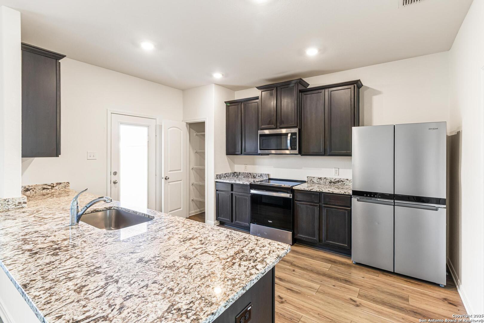 6503 Thorpe Hollow Converse, TX 78109 - Photo 6 of 36