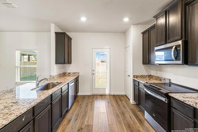 $1,900 | 6503 Thorpe Hollow, Converse, TX 78109