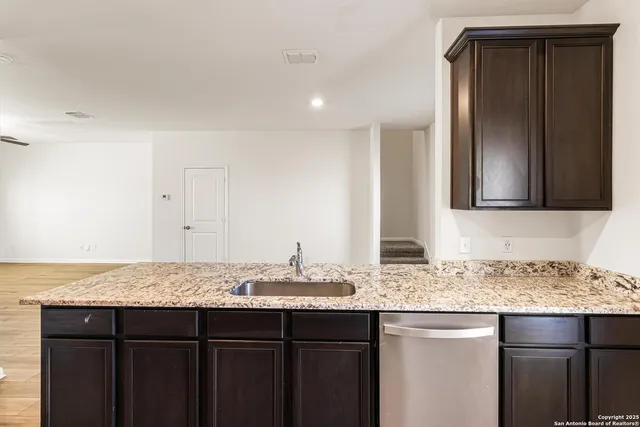 $1,900 | 6503 Thorpe Hollow, Converse, TX 78109