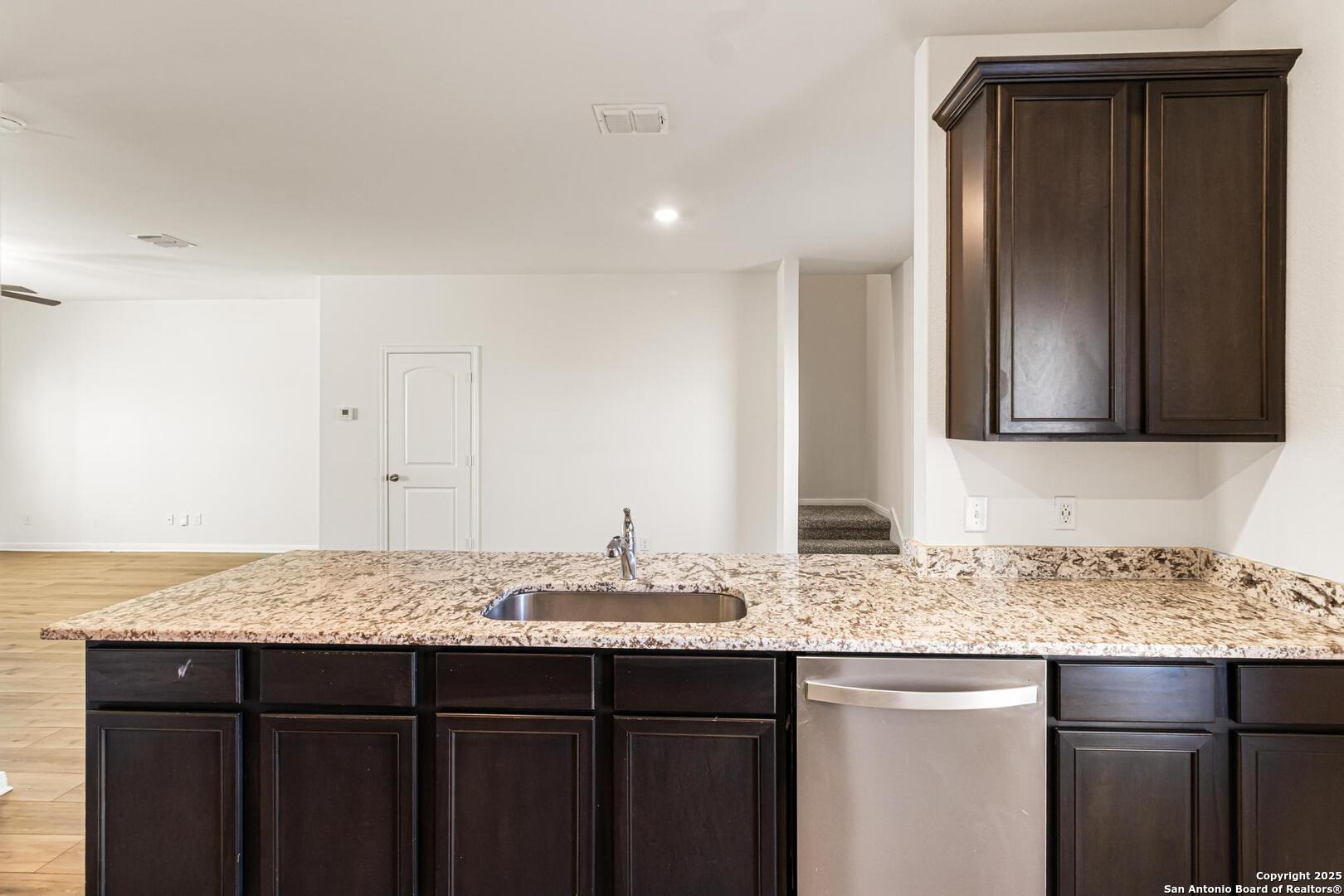 6503 Thorpe Hollow Converse, TX 78109 - Photo 8 of 36