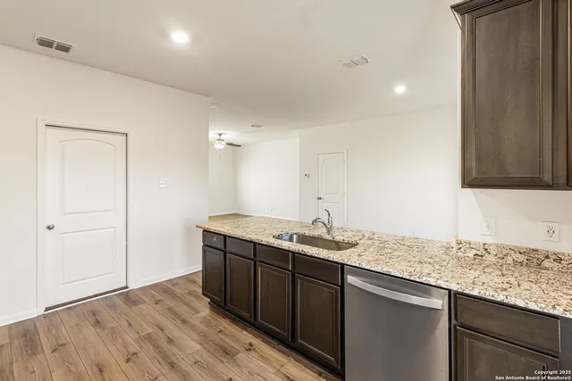 $1,900 | 6503 Thorpe Hollow, Converse, TX 78109