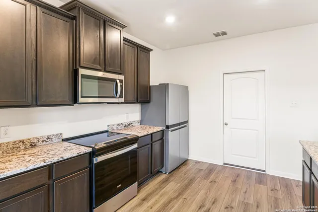 $1,900 | 6503 Thorpe Hollow, Converse, TX 78109