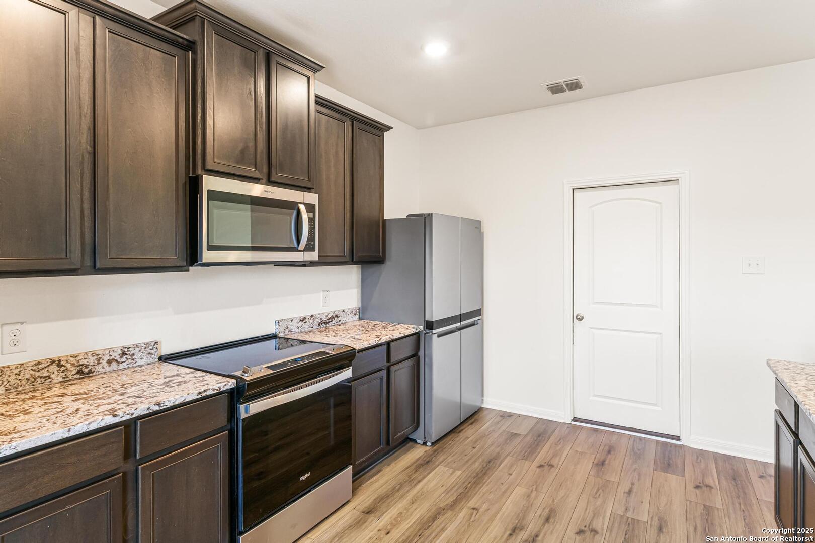 6503 Thorpe Hollow Converse, TX 78109 - Photo 10 of 36