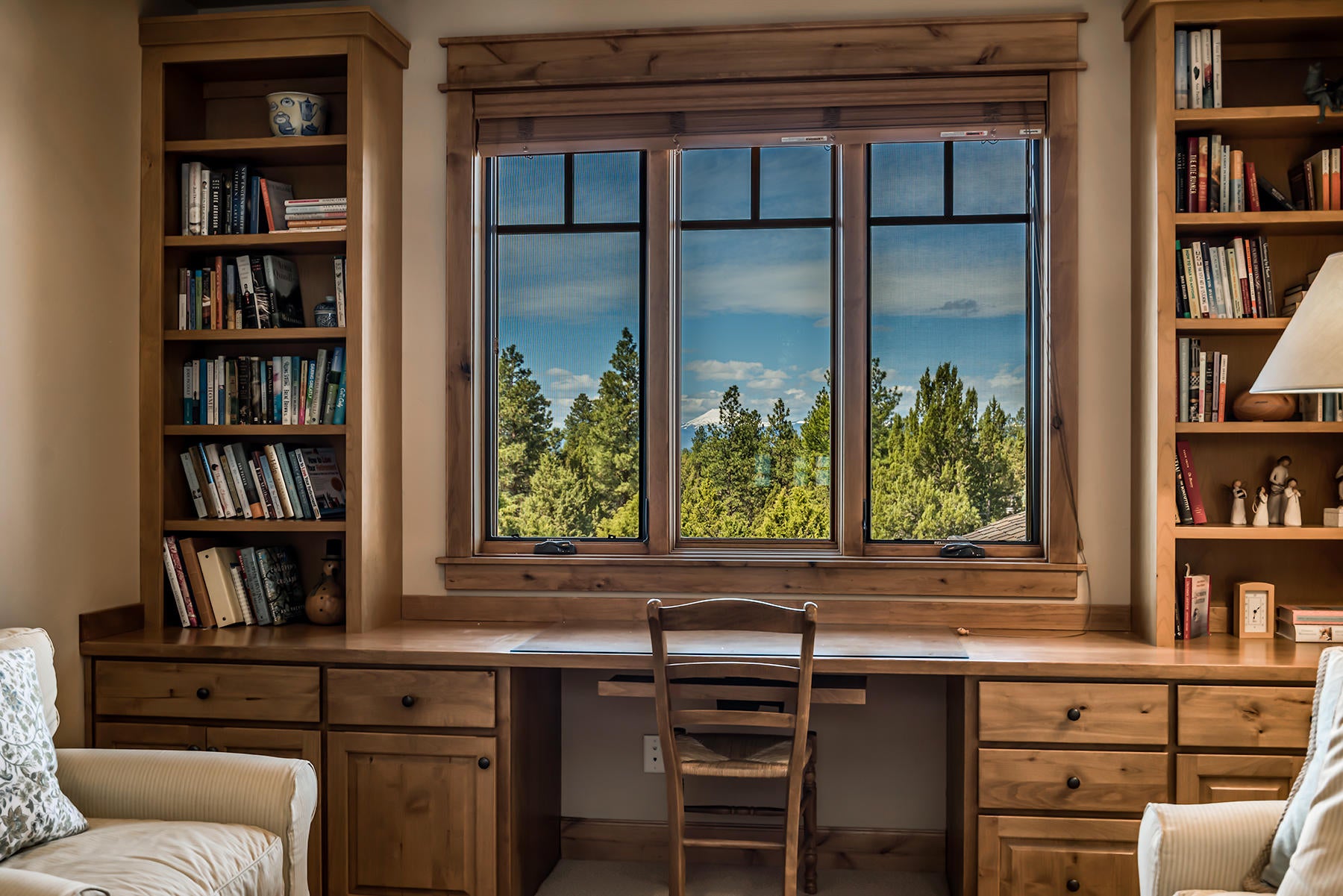 21880 Rickard Road Bend, OR 97702 - Photo 30 of 42 Built-in Desk & Shelves