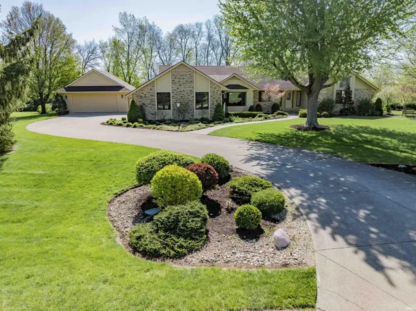 $724,900 | 2821 Emerald Lake Drive, Fort Wayne, IN 46804