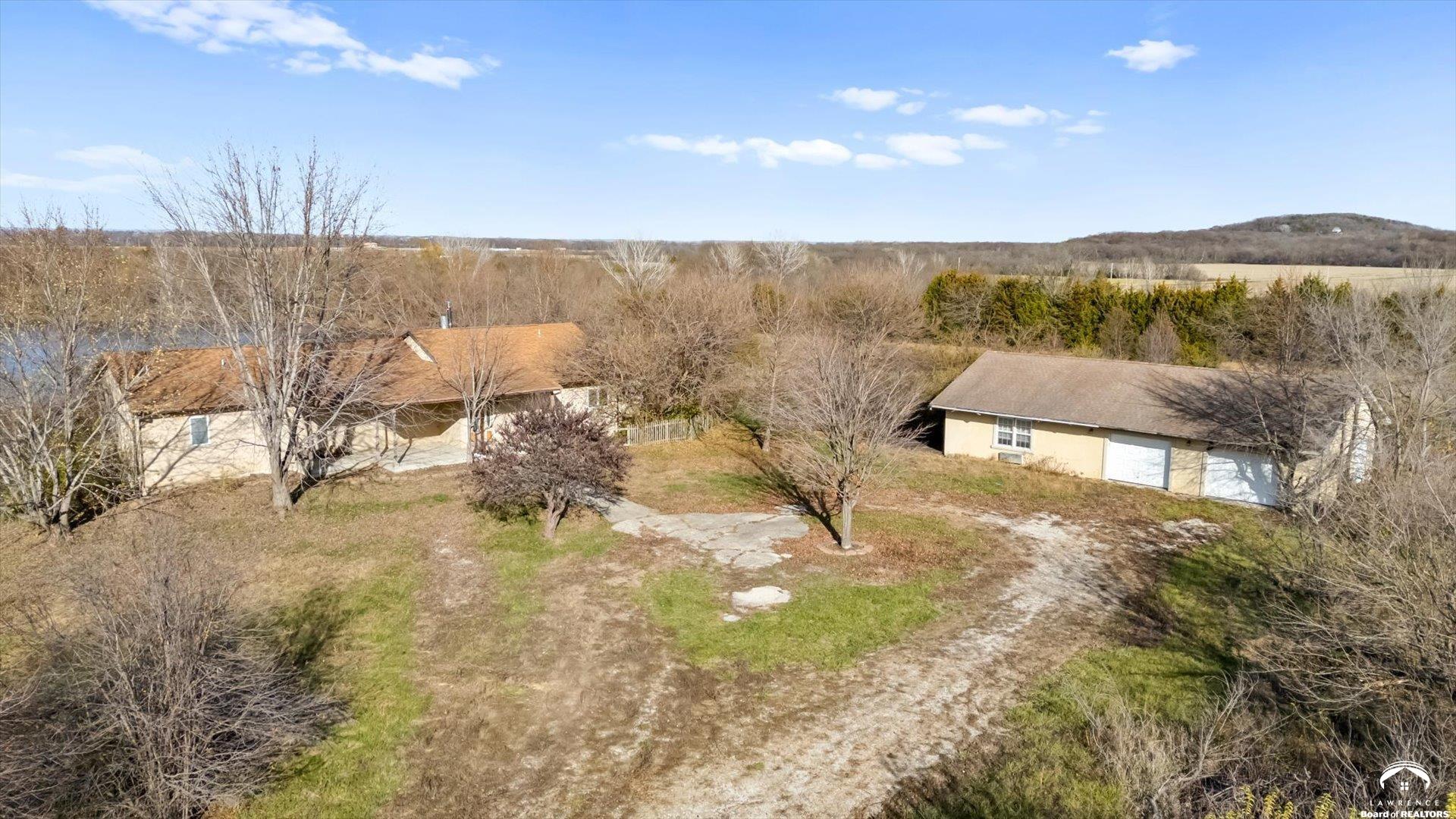 1573 North 1100th Road Lawrence, KS 66046 - Photo 4 of 31