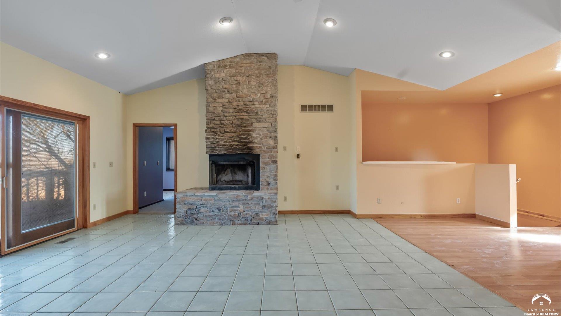 1573 North 1100th Road Lawrence, KS 66046 - Photo 7 of 31